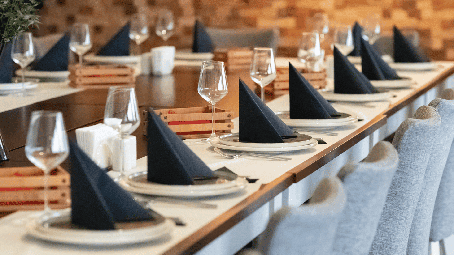Professionally planned event table settings
